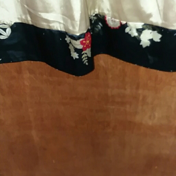 Top - Picture 2 of 8